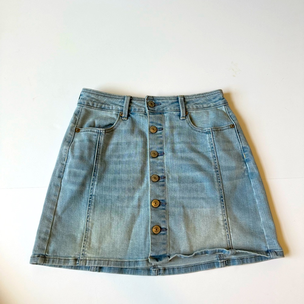 Women’s American Eagle 2 Super‎ Stretch Denim Skirt with Buttons down the front